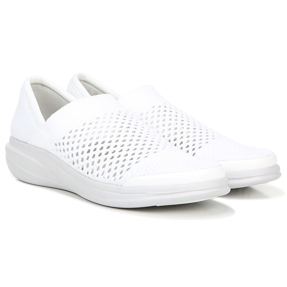 New In Box! Size 7 WIDE Bzees Charlie Women's White Slip On Mesh Sneakers